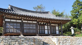 돌담위에 지어진 기오정