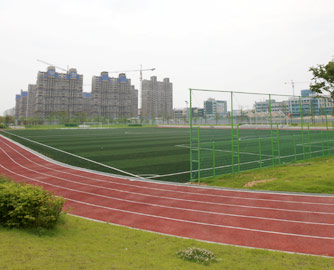 혁신도시 축구장과 트랙 전경