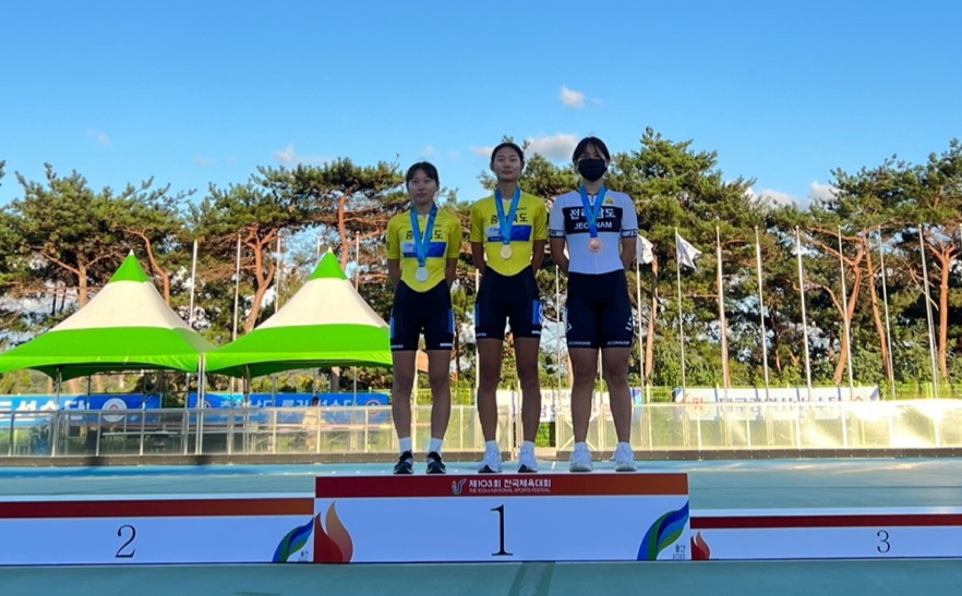 E10000m 3위 이가인 입상 -입상자들 함께 기념촬영